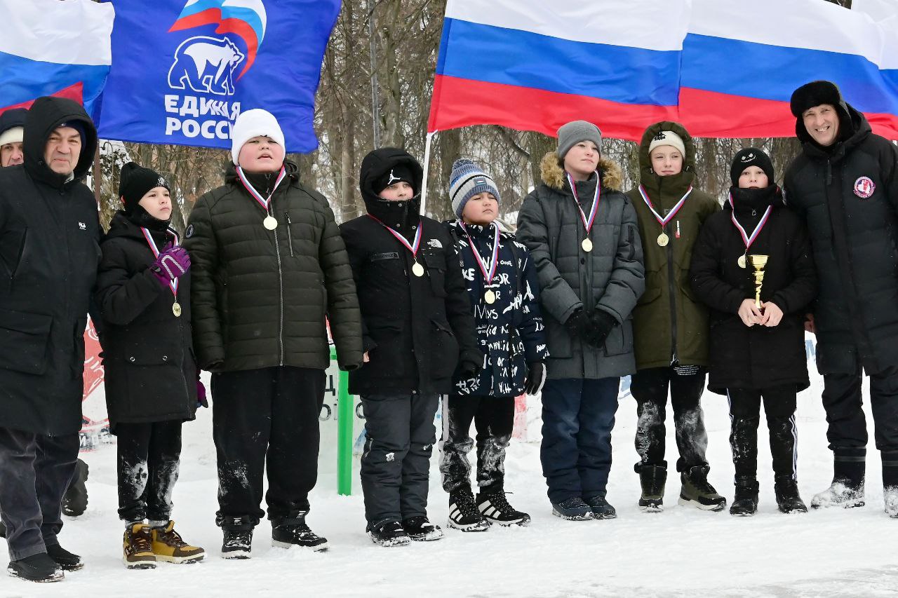 Турнир по хоккею в валенках.