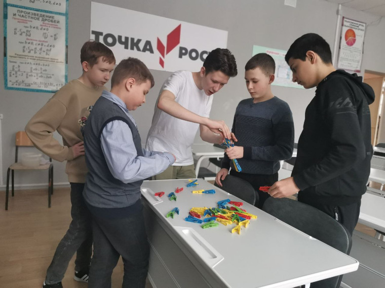 "Юные защитники Отечества".